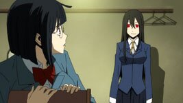 Anri wird von Haruna bedroht