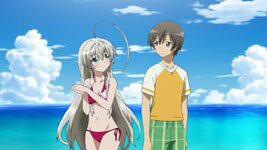 Nyarlko und Mahiro am Strand