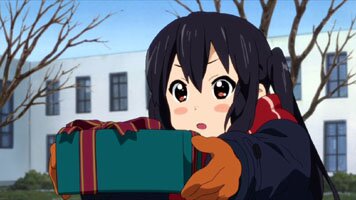 Azusa hat einen Schokoladenkuchen gebacken